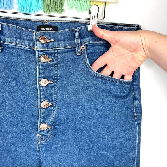 Express Super High Rise Mom Jean 5 Button Fly 
Medium Wash Denim Size 14 - Picture 4 of 16